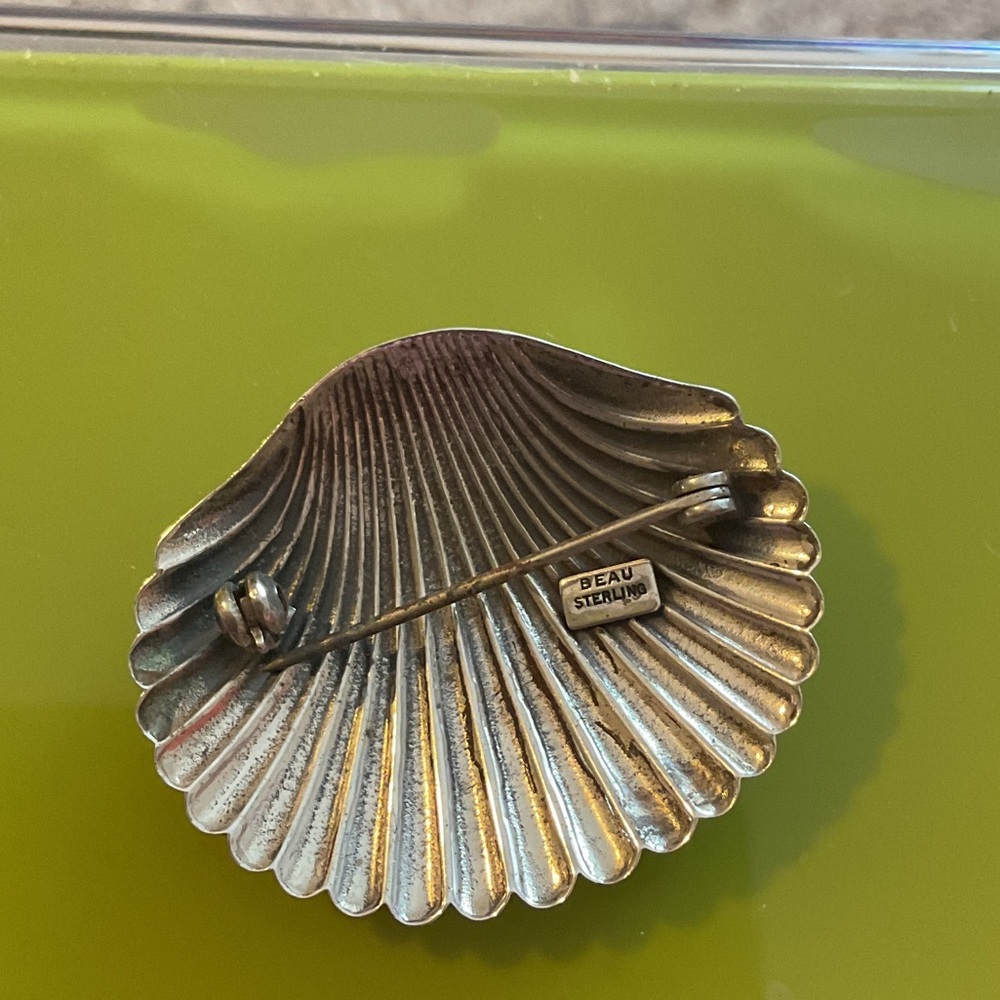 Silver Shell Brooch - Picture 4 of 4